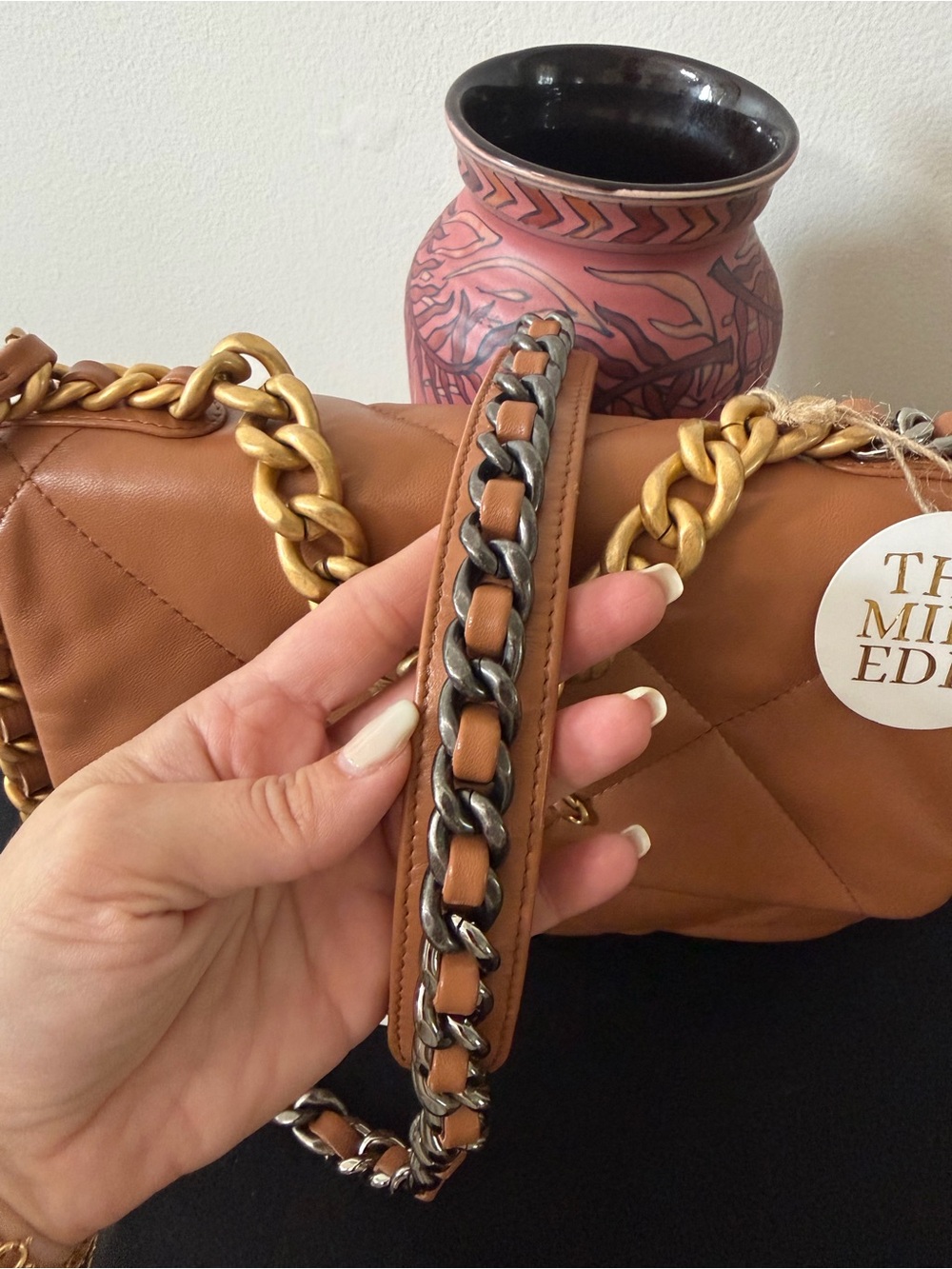 CHANEL 19 QUILTED LAMBSKIN BAG Camel color size S microchipped - Picture 4 of 16